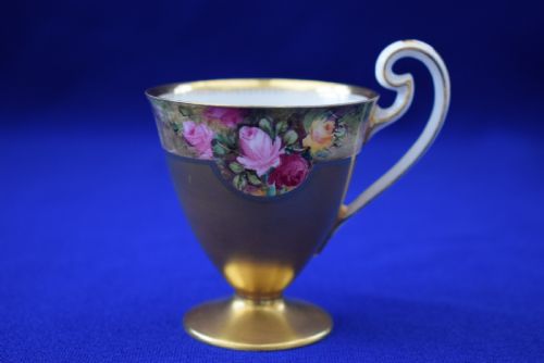 ROYAL WORCESTER ARTIST SIGNED CABINET CUPS AND SAUCERS - ADDITIONAL PHOTO 4