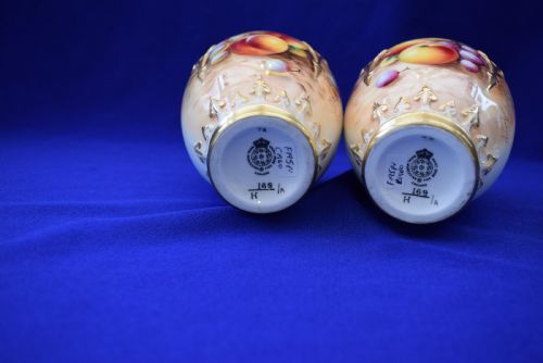 ROYAL WORCESTER PAIR OF ARTIST SIGNED PAINTED FRUIT POT POURRI VASES - ADDITIONAL PHOTO 4
