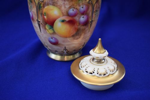 ROYAL WORCESTER PAINTED FRUIT POT POURRI VASE AND COVER - ADDITIONAL PHOTO 2