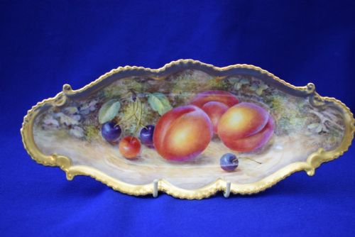 royal worcester painted fruit pencil tray by freeman - CATEGORY: ANTIQUE CERAMICS - DATED 1940