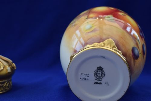 ROYAL WORCESTER 3 PIECE PAINTED FRUIT POT POURRI VASE - ADDITIONAL PHOTO 4