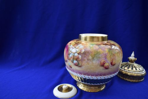 ROYAL WORCESTER PAINTED FRUIT 3 PIECE POT POURRI VASE - ADDITIONAL PHOTO 4