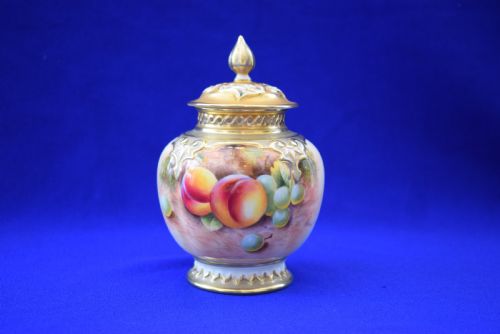 royal worcester small painted fruit pot pourri - CATEGORY: ANTIQUE VASES - DATED 1960