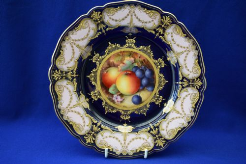 royal worcester cabinet plate with painted fruit centre by wm bee - CATEGORY: ANTIQUE CERAMICS - DATED 1930