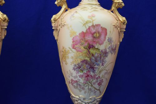 ROYAL WORCESTER LARGE PAIR OF BLUSH IVORY VASES WITH FLORAL DECORATION - ADDITIONAL PHOTO 3