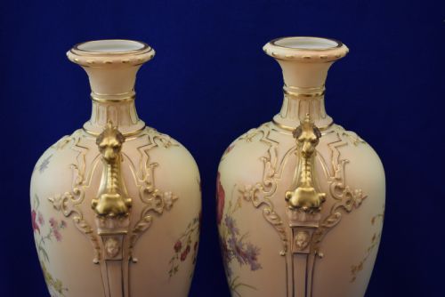 ROYAL WORCESTER LARGE PAIR OF BLUSH IVORY VASES WITH FLORAL DECORATION - ADDITIONAL PHOTO 4