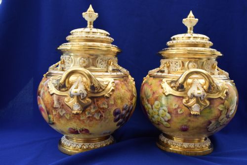 A PAIR OF ROYAL WORCESTER PAINTED FRUIT BOW VASES AND COVERS - ADDITIONAL PHOTO 2