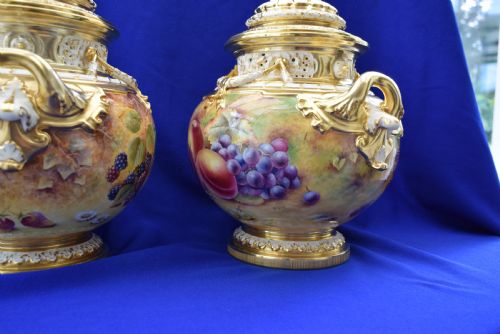 A PAIR OF ROYAL WORCESTER PAINTED FRUIT BOW VASES AND COVERS - ADDITIONAL PHOTO 4