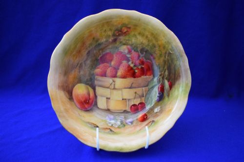 royal worcester painted fruit large size fruit bowl artist signed - CATEGORY: ANTIQUE CERAMICS - DATED 1930