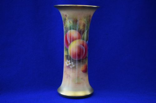 royal worcester painted fruit spill vase signed a shuck - CATEGORY: ANTIQUE VASES - DATED 1930