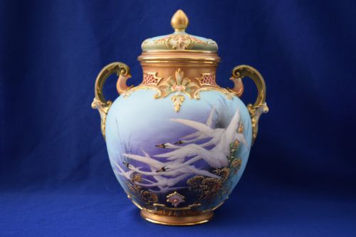 royal worcester pot pourri vase and cover decorated with swans signed baldwyn - CATEGORY: ANTIQUE VASES - DATED 1890