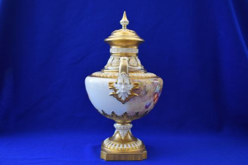 ROYAL WORCESTER PAINTED FRUIT VASE AND COVER SIGNED FREEMAN - ADDITIONAL PHOTO 3