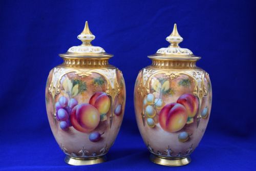 royal worcester pair of painted fruit pot pourri vases artist signed - CATEGORY: ANTIQUE VASES - DATED 1960