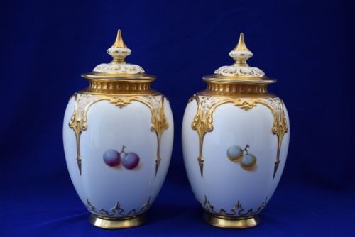 ROYAL WORCESTER PAIR OF PAINTED FRUIT POT POURRI VASES ARTIST SIGNED - ADDITIONAL PHOTO 1