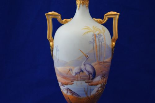 ROYAL WORCESTER VASE AND COVER DECORATED STORKS BY ALBERT SHUCK - ADDITIONAL PHOTO 3