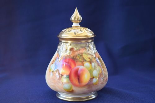 royal worcester painted nfruit pot pourri vase and cover - CATEGORY: ANTIQUE VASES - DATED 1960
