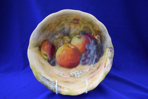 royal worcester painted fruit large bowl artist signed - CATEGORY: ANTIQUE CERAMICS - DATED 1920