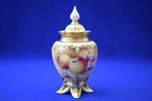 royal worcester painted fruit pot pourri vase and cover - CATEGORY: ANTIQUE VASES - DATED 1960