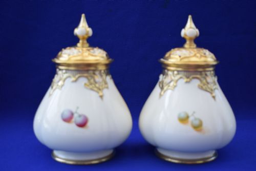 ROYAL WORCESTER PAIR OF PAINTED FRUIT POT POURRI VASES - ADDITIONAL PHOTO 1