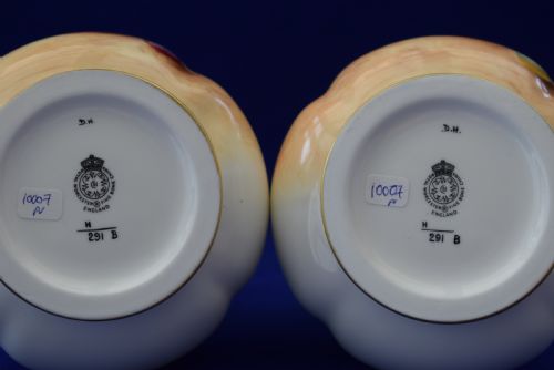 ROYAL WORCESTER PAIR OF PAINTED FRUIT POT POURRI VASES - ADDITIONAL PHOTO 3