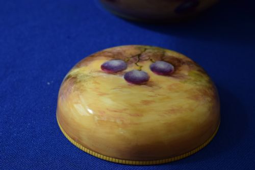 ROYAL WORCESTER PAINTED FRUIT GINGER JAR AND COVER - ADDITIONAL PHOTO 4
