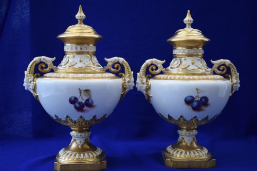 ROYAL WORCESTER PAIR OF PAINTED FRUIT VASES BY FREEMAN - ADDITIONAL PHOTO 3