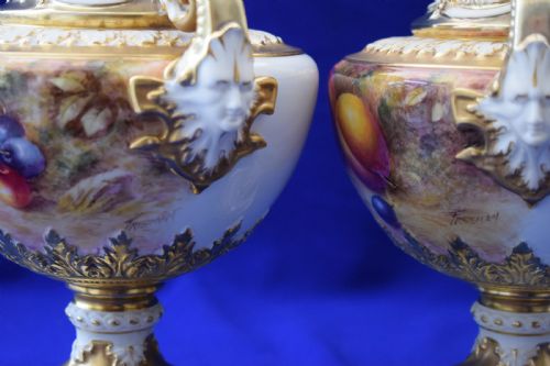 ROYAL WORCESTER PAIR OF PAINTED FRUIT VASES BY FREEMAN - ADDITIONAL PHOTO 5