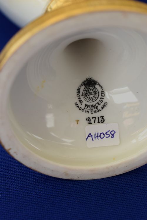 ROYAL WORCESTER PAINTED FRUIT VASE AND COVER - ADDITIONAL PHOTO 4