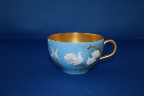ROYAL WORCESTER ARTIST SIGNED CUP AND SAUCER - ADDITIONAL PHOTO 2