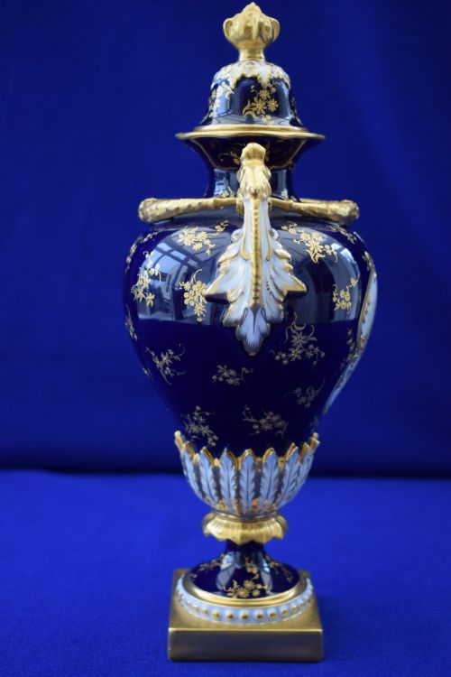 ROYAL WORCESTER VASE AND COVER DECORATED ROSES BY H CHAIR - ADDITIONAL PHOTO 3