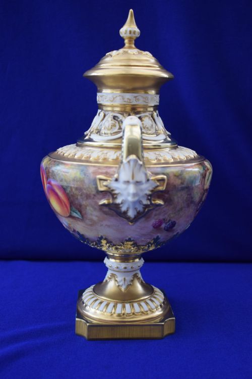 ROYAL WORCESTER PAINTED FRUIT ANGEL HEAD VASE AND COVER BY AYRTON - ADDITIONAL PHOTO 3