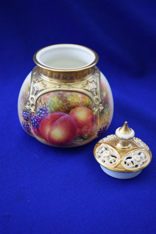 ROYAL WORCESTER PAINTED FRUIT POT POURRI VASE BY FREEMAN - ADDITIONAL PHOTO 2