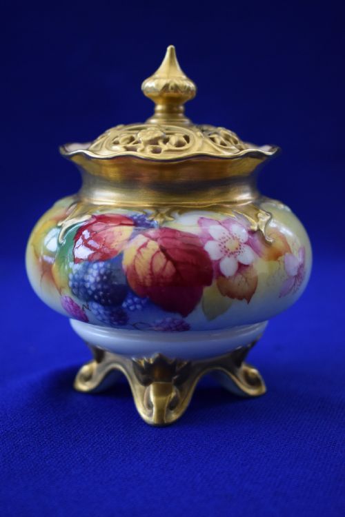 royal worcester pot pourri autumn fruit by k blake - CATEGORY: ANTIQUE CERAMICS - DATED 1930