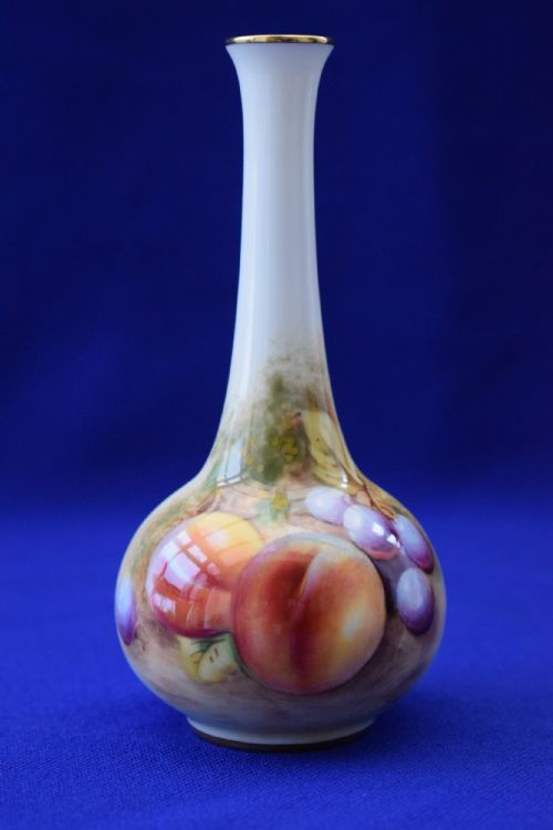 royal worcester painted fruit small bud vase - CATEGORY: ANTIQUE VASES - DATED 1960