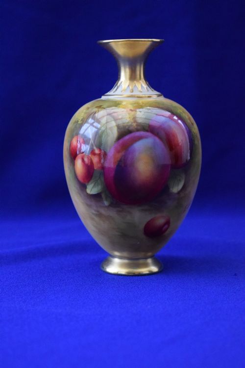 royal worcester painted fruit vase early pink mark period - CATEGORY: ANTIQUE VASES - DATED 1930
