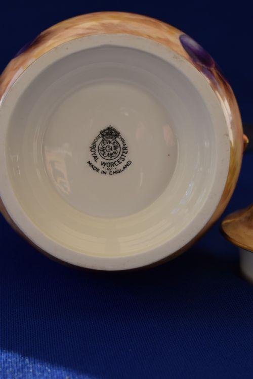 ROYAL WORCESTER PAINTED FRUIT COFFEE POT AND LID BY FREEMAN - ADDITIONAL PHOTO 3