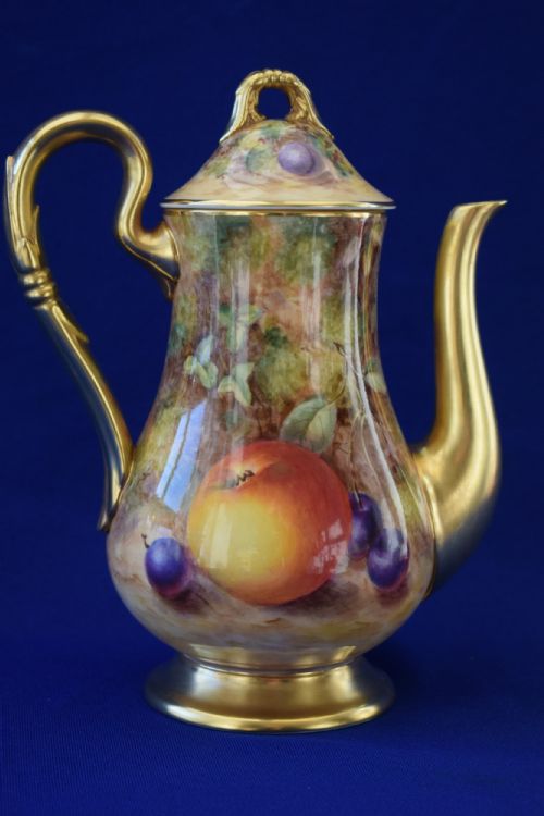 FINE ROYAL WORCESTER PAINTED FRUIT COFFEE POT AND LID BY FREEMAN - ADDITIONAL PHOTO 1