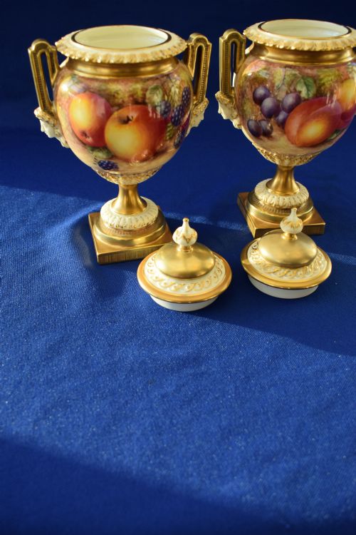 ROYAL WORCESTER PAIR OF PAINTED FRUIT VASES AND COVERS BY FREEMAN - ADDITIONAL PHOTO 4