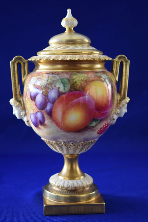 ROYAL WORCESTER PAIR OF PAINTED FRUIT VASES AND COVERS BY FREEMAN - ADDITIONAL PHOTO 2