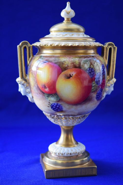 ROYAL WORCESTER PAIR OF PAINTED FRUIT VASES AND COVERS BY FREEMAN - ADDITIONAL PHOTO 3