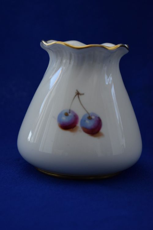 ROYAL WORCESTER PAINTED FRUIT FRILLY NECK VASE - ADDITIONAL PHOTO 1