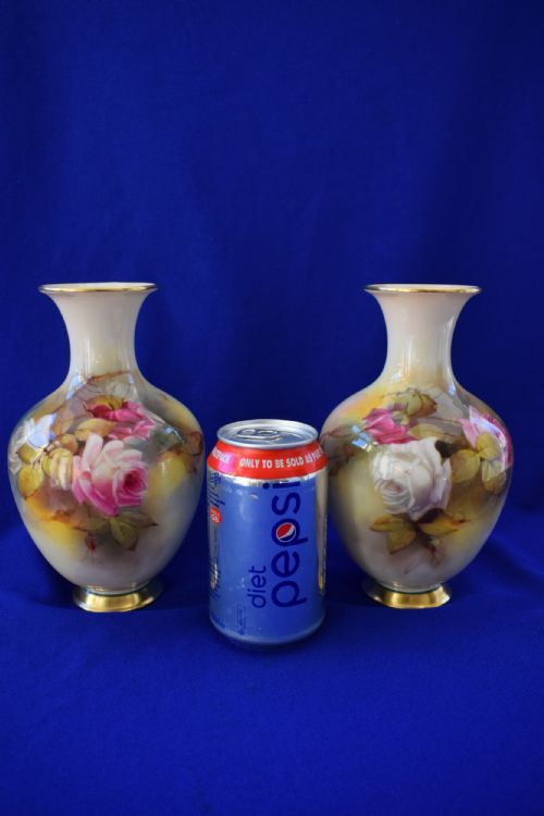 ROYAL WORCESTER PAIR OF VASES DECORATED ROSES - ADDITIONAL PHOTO 1