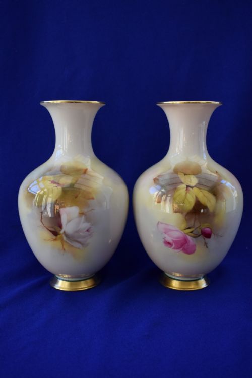 ROYAL WORCESTER PAIR OF VASES DECORATED ROSES - ADDITIONAL PHOTO 2