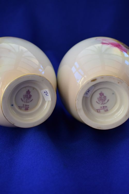ROYAL WORCESTER PAIR OF VASES DECORATED ROSES - ADDITIONAL PHOTO 5