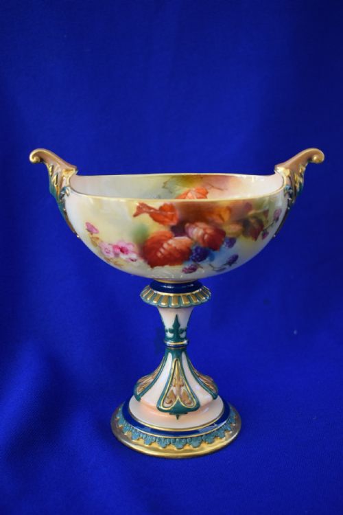 royal worcester centrepiece - CATEGORY: ANTIQUE CERAMICS - DATED 1910
