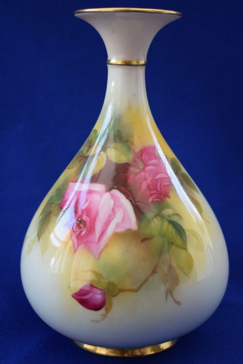 royal worcester vase decorated roses - CATEGORY: ANTIQUE VASES - DATED 1930