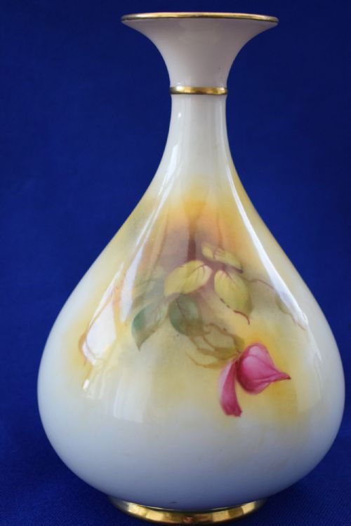 ROYAL WORCESTER VASE DECORATED ROSES - ADDITIONAL PHOTO 1