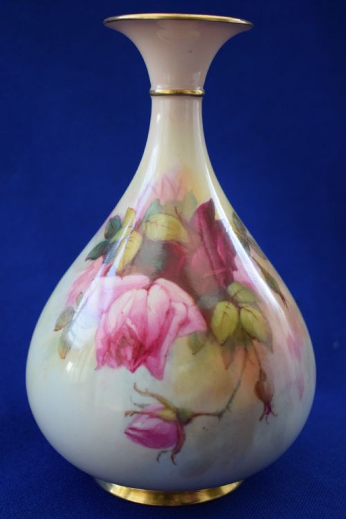 royal worcester vase decorated roses - CATEGORY: ANTIQUE VASES - DATED 1920