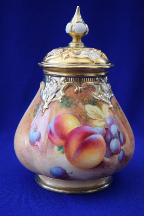 ROYAL WORCESTER PAIR OF PAINTED FRUIT POT POURRI VASES - ADDITIONAL PHOTO 3