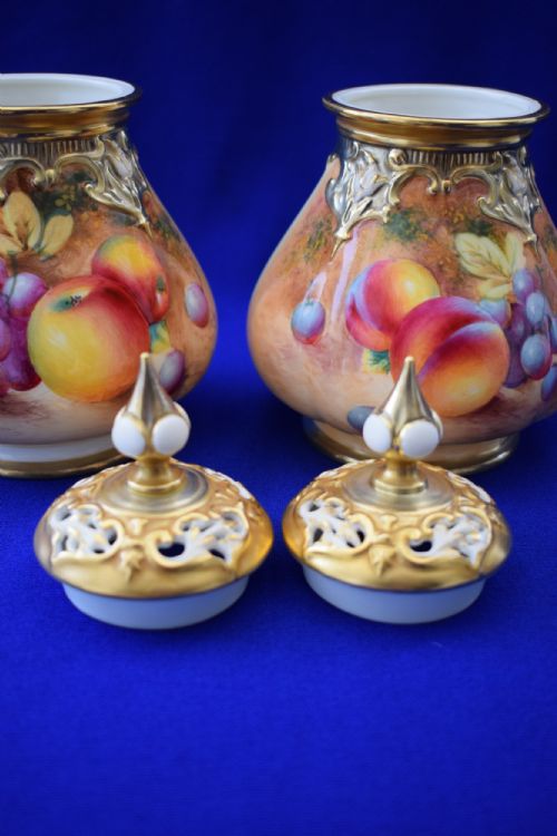 ROYAL WORCESTER PAIR OF PAINTED FRUIT POT POURRI VASES - ADDITIONAL PHOTO 4